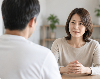 机越しに話を伺う